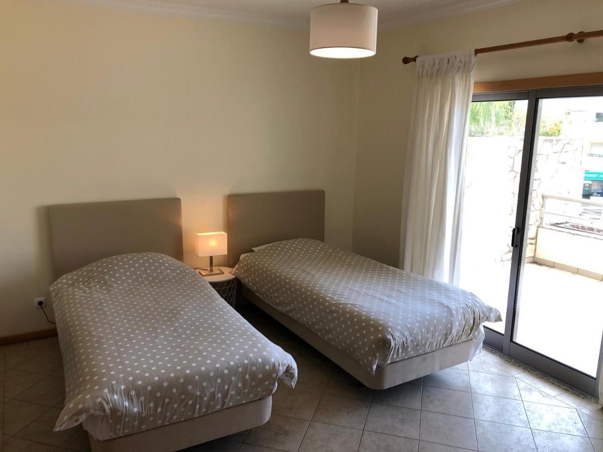 Apartamentos Pomba Branca ออยุส ดิ อากวา ภายนอก รูปภาพ