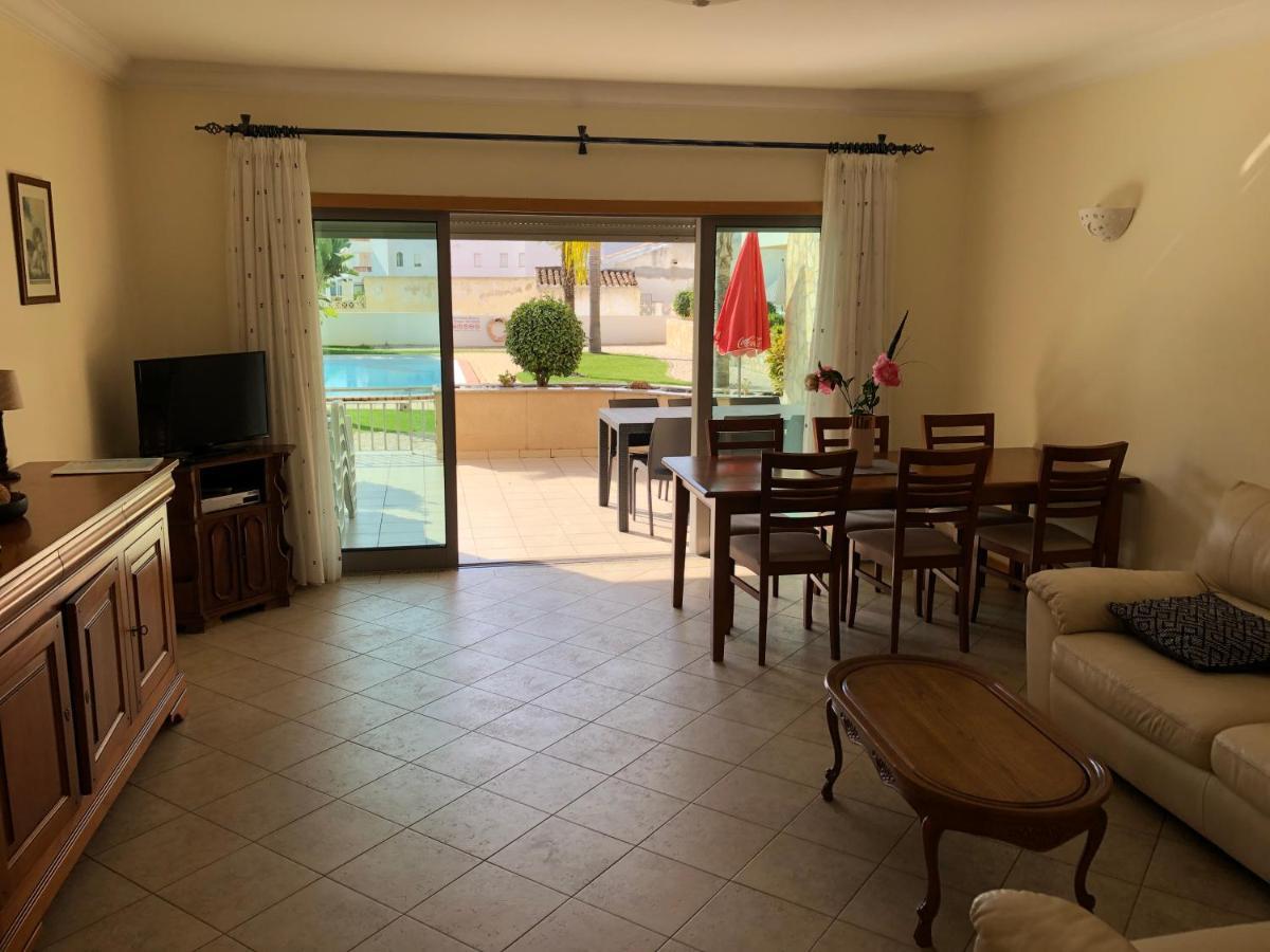 Apartamentos Pomba Branca ออยุส ดิ อากวา ภายนอก รูปภาพ