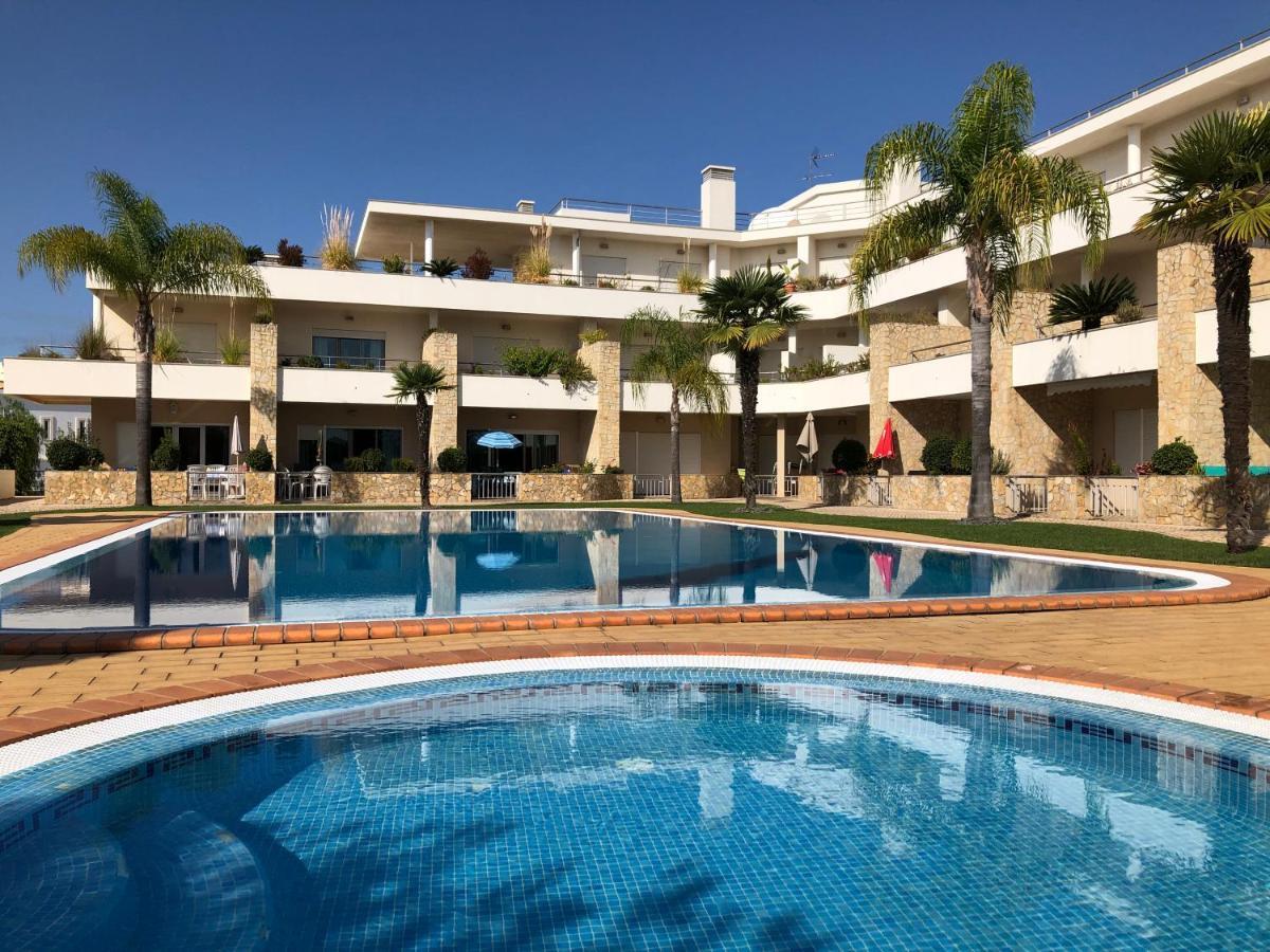 Apartamentos Pomba Branca ออยุส ดิ อากวา ภายนอก รูปภาพ
