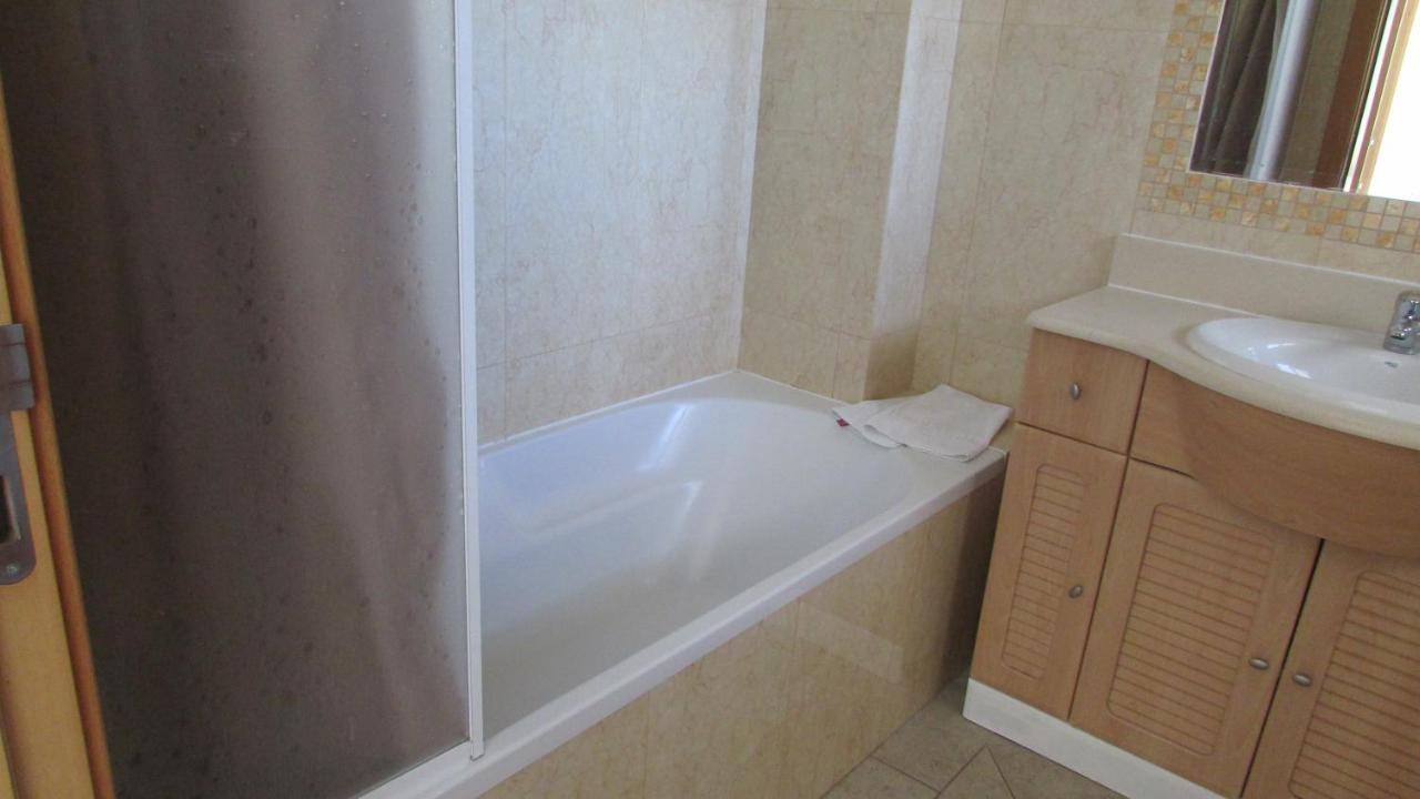 Apartamentos Pomba Branca ออยุส ดิ อากวา ภายนอก รูปภาพ
